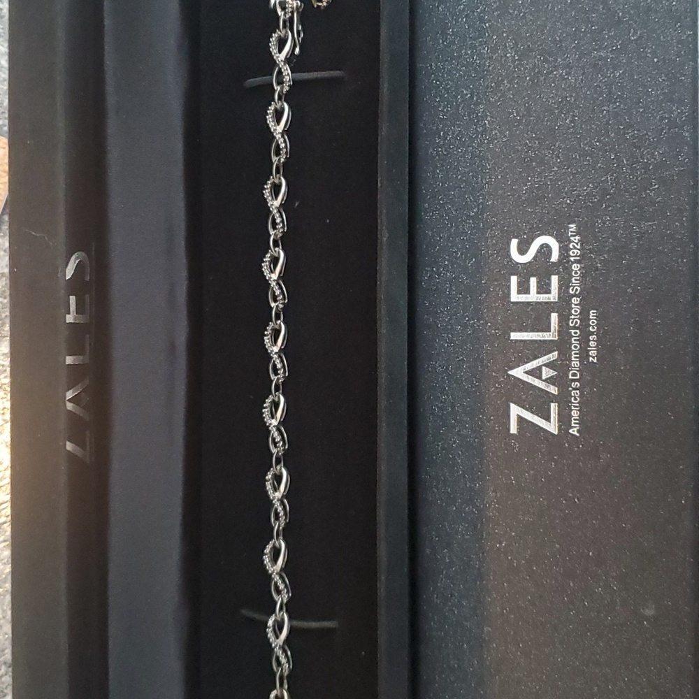 Diamond tennis bracelet